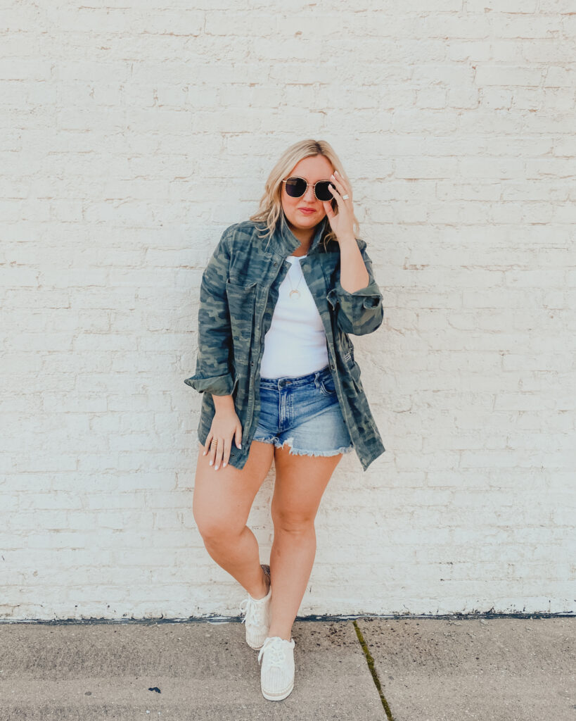 Spring Outfit Camo Jacket Jane Shorts