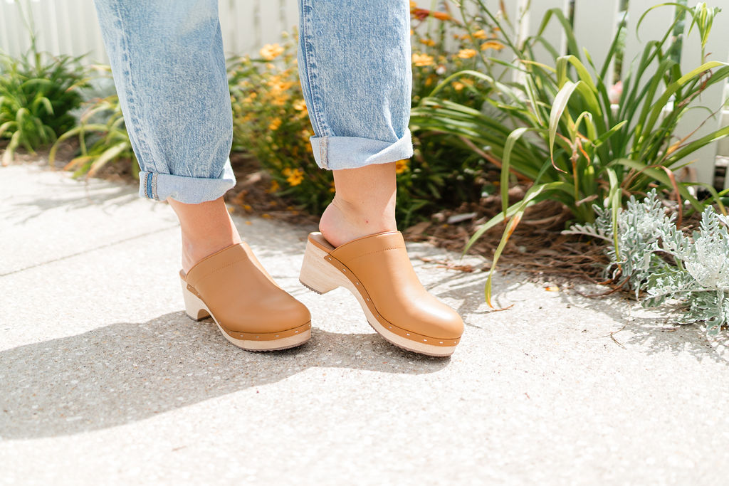 5 Trends to Try This Fall | Sell Eat Love - Woman wearing rolled up denim jeans and clogs.